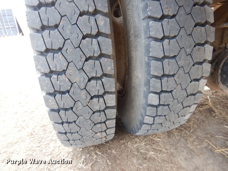 image for item DG4662 1997 International 4700  box truck