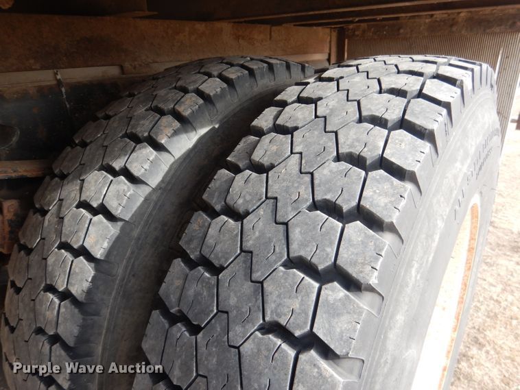 image for item DG4662 1997 International 4700  box truck