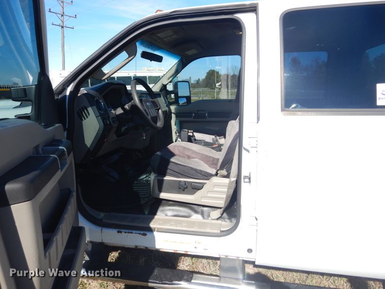 image for item DH5247 2008 Ford F550 Super Duty XLT  Crew Cab truck cab and chassis