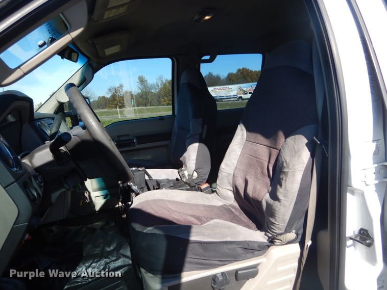 image for item DH5247 2008 Ford F550 Super Duty XLT  Crew Cab truck cab and chassis