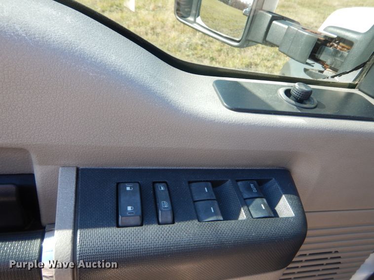 image for item DH5247 2008 Ford F550 Super Duty XLT  Crew Cab truck cab and chassis