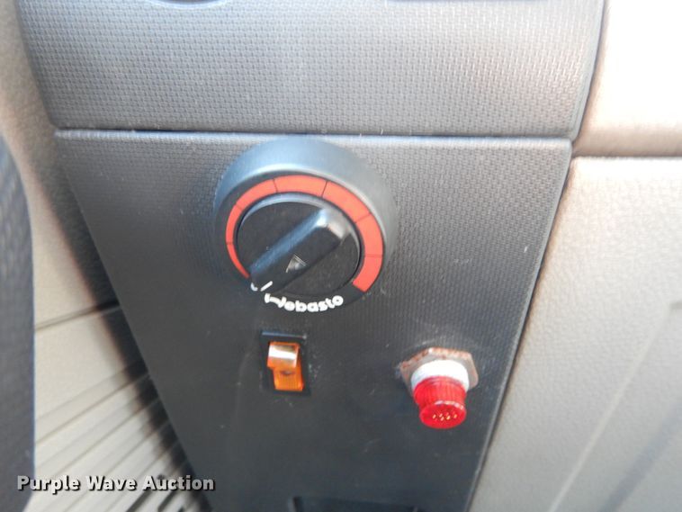 image for item DH5247 2008 Ford F550 Super Duty XLT  Crew Cab truck cab and chassis