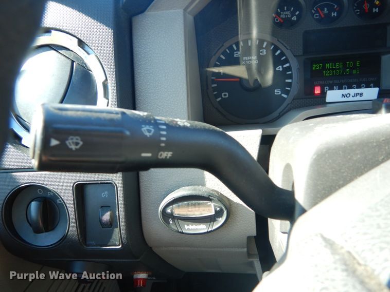 image for item DH5247 2008 Ford F550 Super Duty XLT  Crew Cab truck cab and chassis