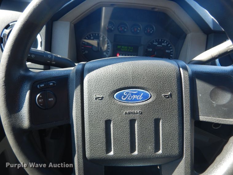 image for item DH5247 2008 Ford F550 Super Duty XLT  Crew Cab truck cab and chassis