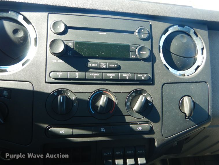 image for item DH5247 2008 Ford F550 Super Duty XLT  Crew Cab truck cab and chassis