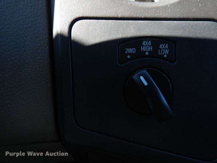 image for item DH5247 2008 Ford F550 Super Duty XLT  Crew Cab truck cab and chassis