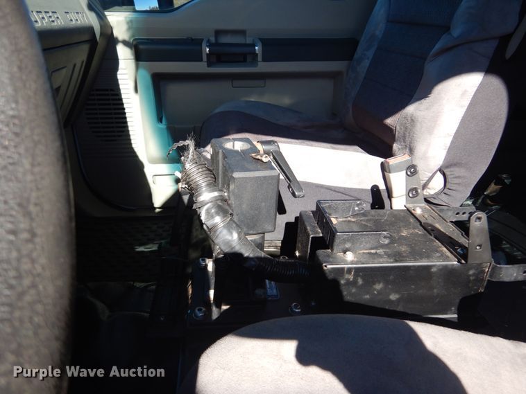 image for item DH5247 2008 Ford F550 Super Duty XLT  Crew Cab truck cab and chassis