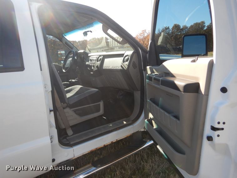image for item DH5247 2008 Ford F550 Super Duty XLT  Crew Cab truck cab and chassis