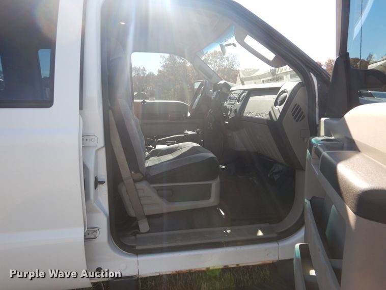 image for item DH5247 2008 Ford F550 Super Duty XLT  Crew Cab truck cab and chassis