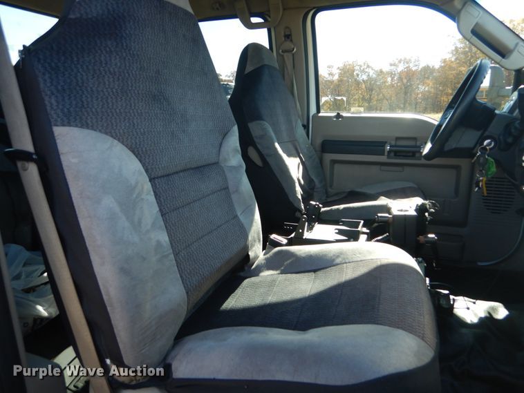 image for item DH5247 2008 Ford F550 Super Duty XLT  Crew Cab truck cab and chassis