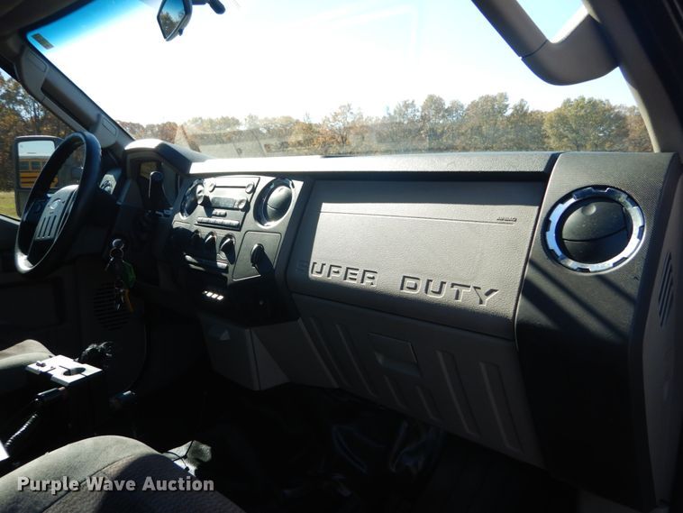 image for item DH5247 2008 Ford F550 Super Duty XLT  Crew Cab truck cab and chassis