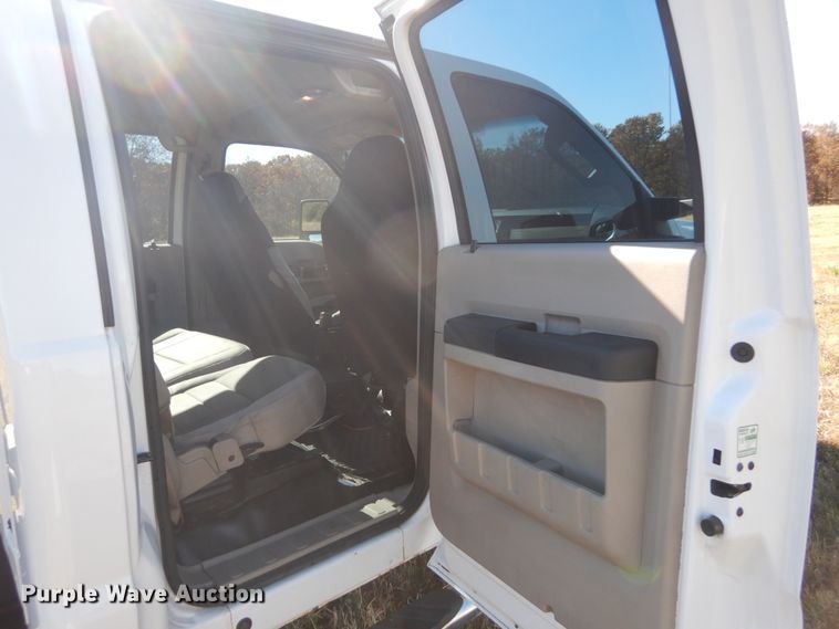 image for item DH5247 2008 Ford F550 Super Duty XLT  Crew Cab truck cab and chassis