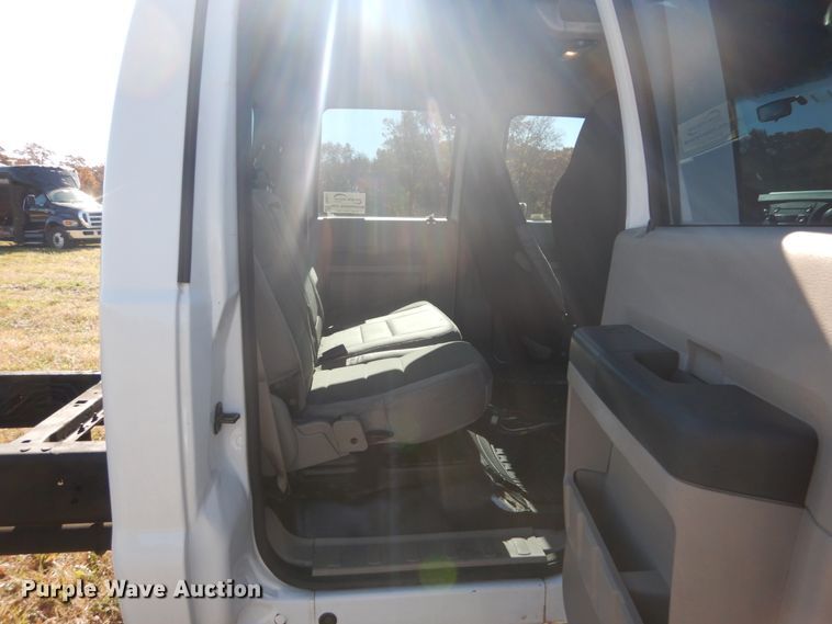 image for item DH5247 2008 Ford F550 Super Duty XLT  Crew Cab truck cab and chassis