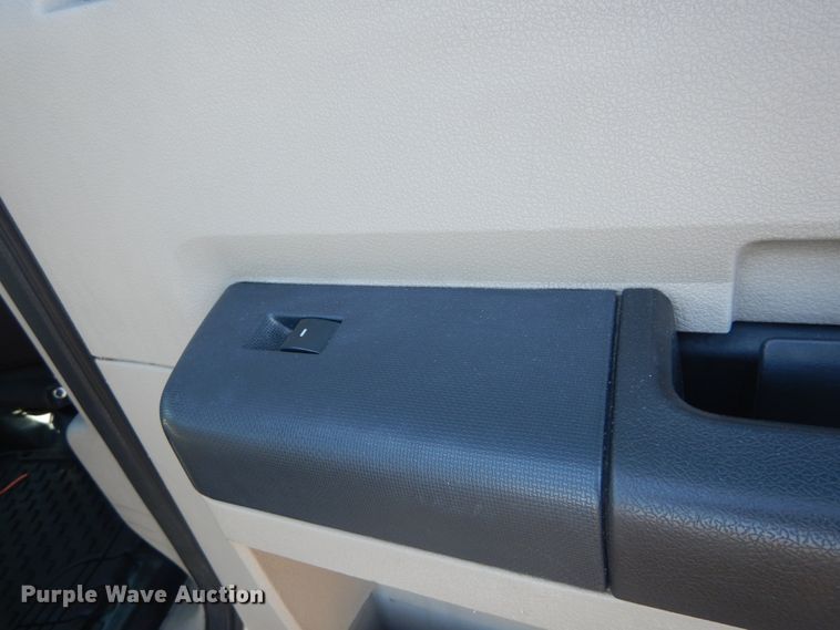 image for item DH5247 2008 Ford F550 Super Duty XLT  Crew Cab truck cab and chassis