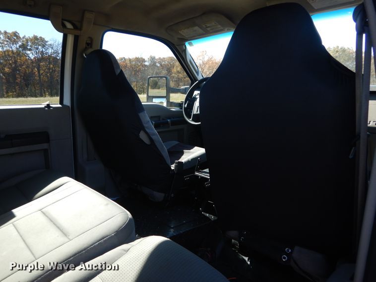 image for item DH5247 2008 Ford F550 Super Duty XLT  Crew Cab truck cab and chassis