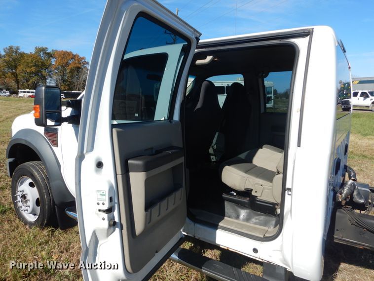 image for item DH5247 2008 Ford F550 Super Duty XLT  Crew Cab truck cab and chassis