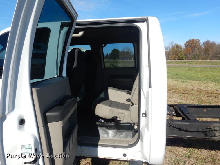 image for item DH5247 2008 Ford F550 Super Duty XLT  Crew Cab truck cab and chassis
