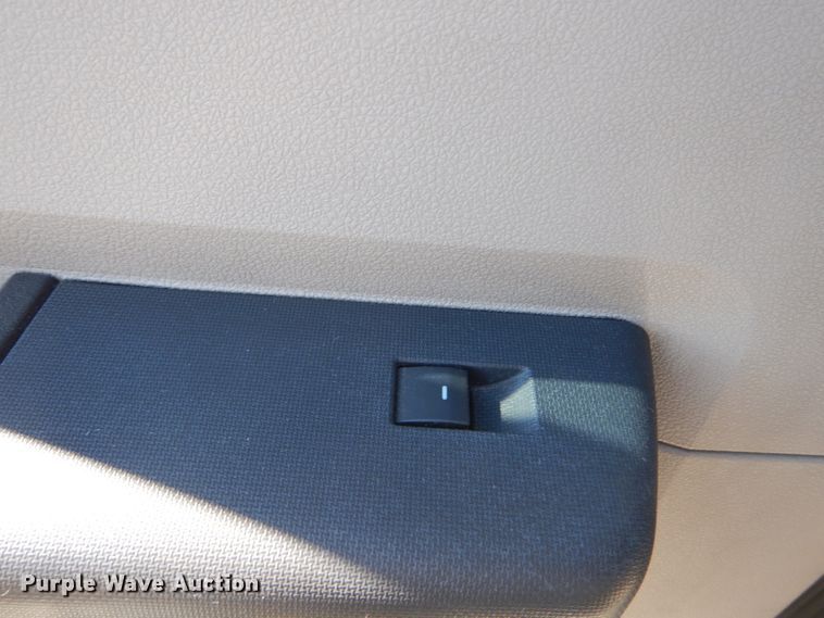 image for item DH5247 2008 Ford F550 Super Duty XLT  Crew Cab truck cab and chassis