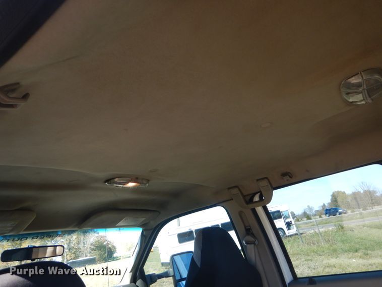 image for item DH5247 2008 Ford F550 Super Duty XLT  Crew Cab truck cab and chassis