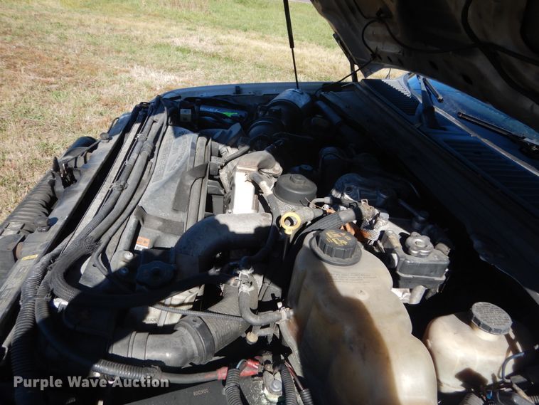 image for item DH5247 2008 Ford F550 Super Duty XLT  Crew Cab truck cab and chassis