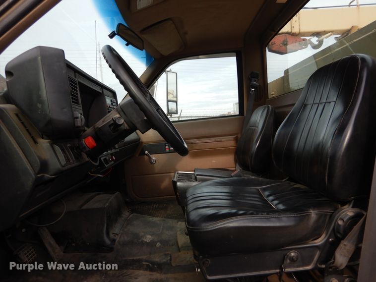 image for item DI1069 1997 GMC TopKick  utility truck with crane