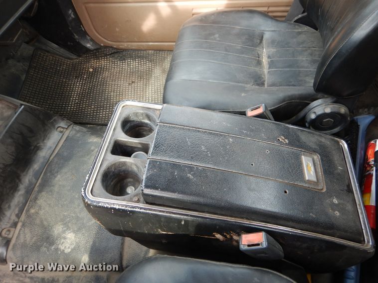 image for item DI1069 1997 GMC TopKick  utility truck with crane