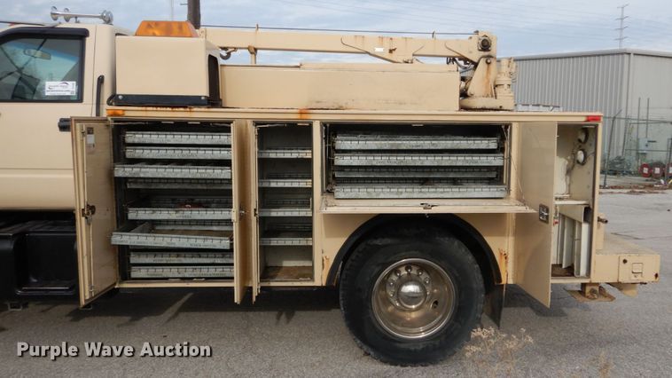 image for item DI1069 1997 GMC TopKick  utility truck with crane