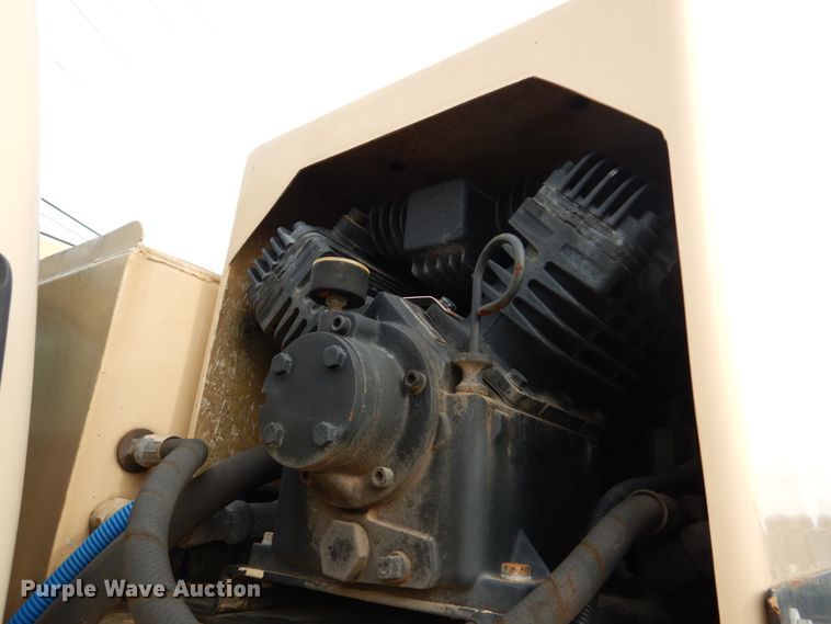 image for item DI1069 1997 GMC TopKick  utility truck with crane