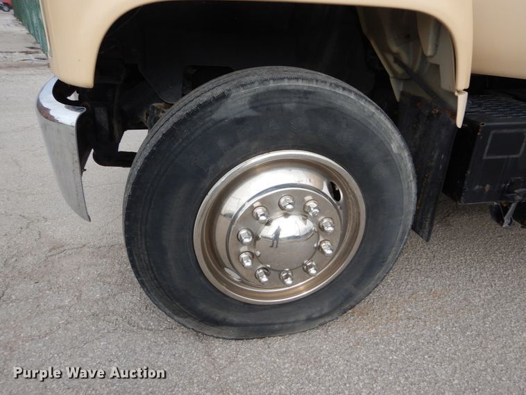 image for item DI1069 1997 GMC TopKick  utility truck with crane