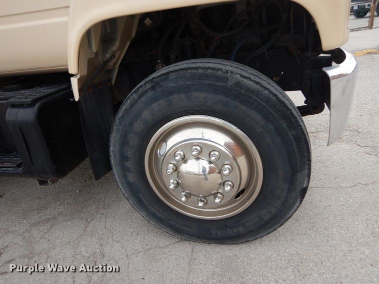 image for item DI1069 1997 GMC TopKick  utility truck with crane