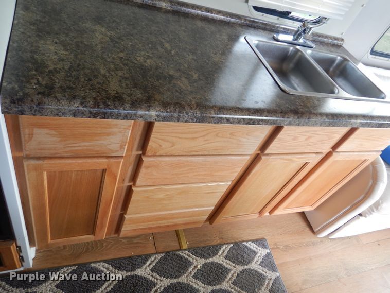 image for item DI1080 1996 Ford F530  RV