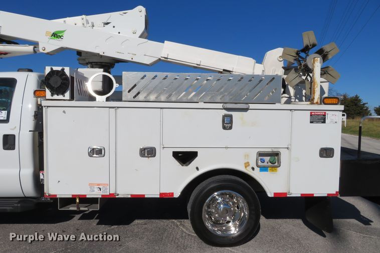image for item DI3883 2014 Ford F550 Super Duty XL  bucket truck