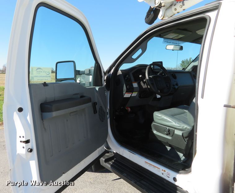 image for item DI3883 2014 Ford F550 Super Duty XL  bucket truck