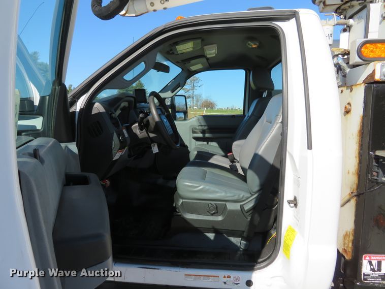 image for item DI3883 2014 Ford F550 Super Duty XL  bucket truck