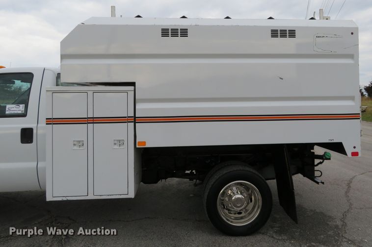 image for item DI3906 2011 Ford F550 Super Duty XL  chip bed truck