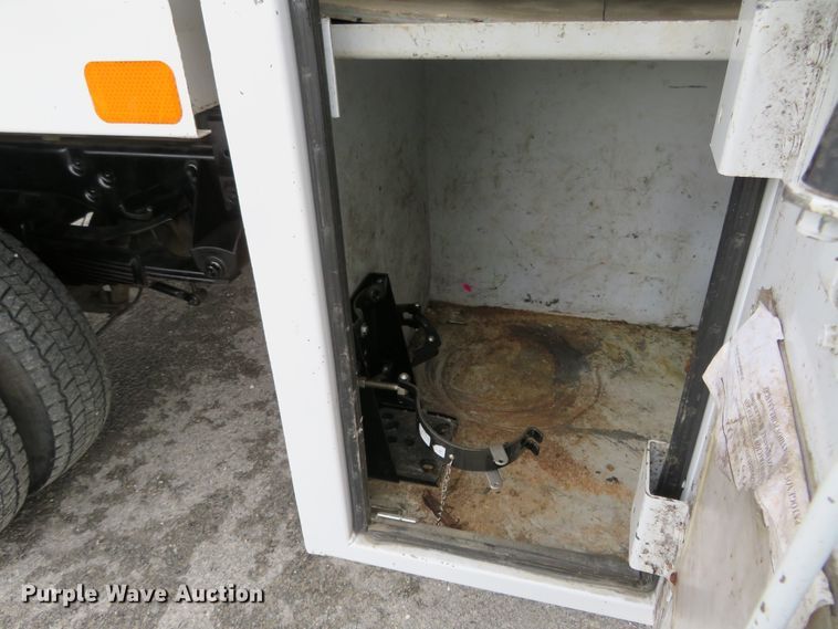 image for item DI3906 2011 Ford F550 Super Duty XL  chip bed truck