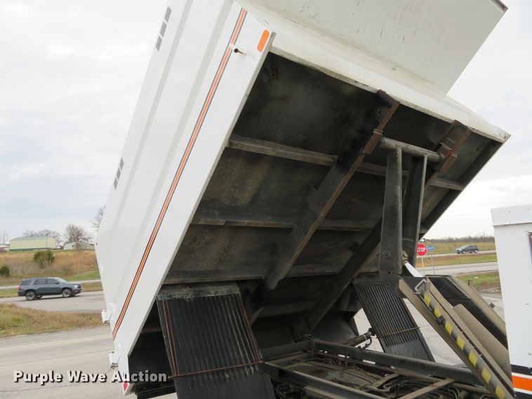 image for item DI3906 2011 Ford F550 Super Duty XL  chip bed truck