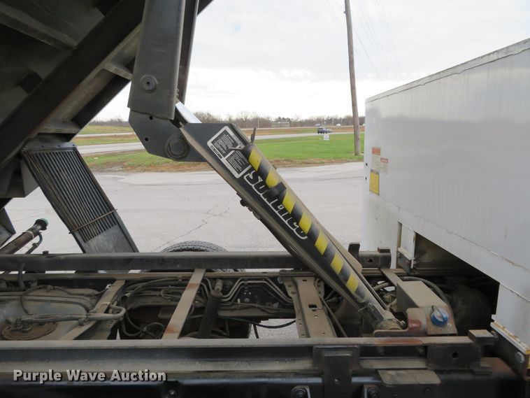 image for item DI3906 2011 Ford F550 Super Duty XL  chip bed truck