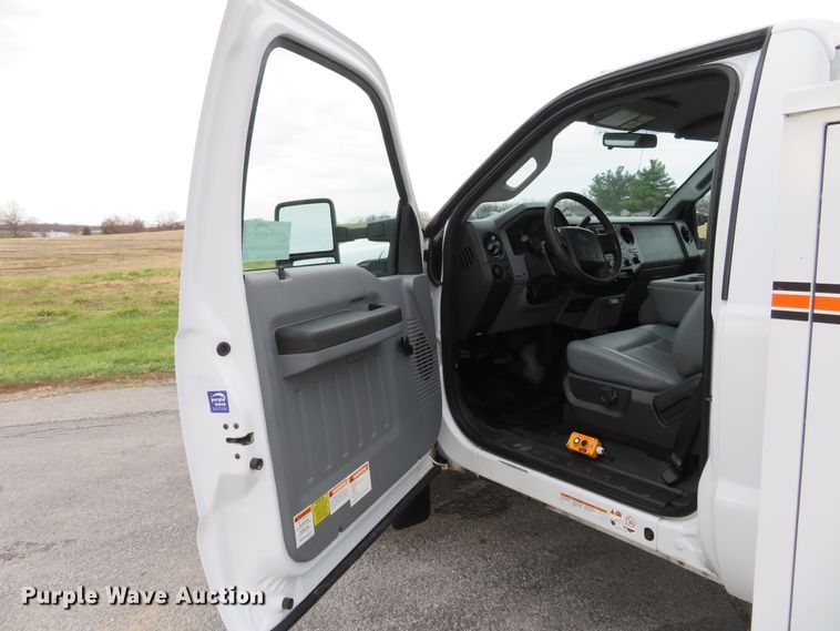 image for item DI3906 2011 Ford F550 Super Duty XL  chip bed truck