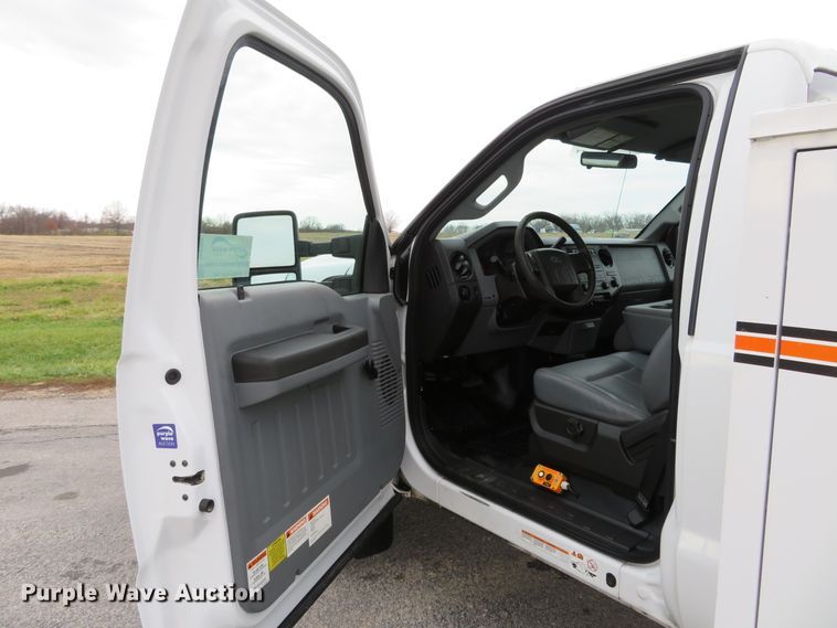 image for item DI3906 2011 Ford F550 Super Duty XL  chip bed truck