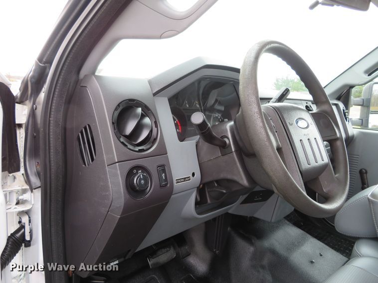 image for item DI3906 2011 Ford F550 Super Duty XL  chip bed truck