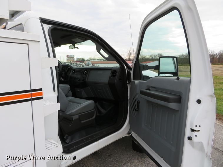 image for item DI3906 2011 Ford F550 Super Duty XL  chip bed truck