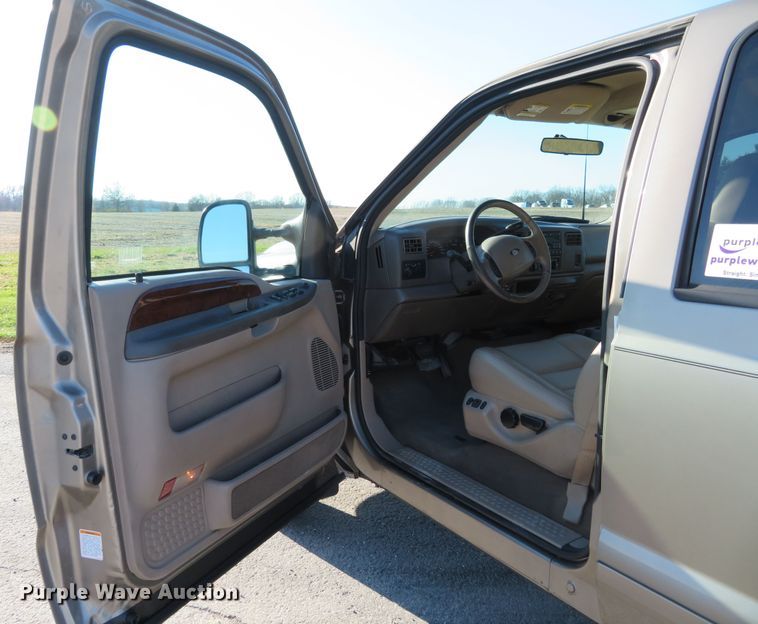 image for item DI3917 2002 Ford F250 Super Duty Lariat  Crew Cab pickup truck