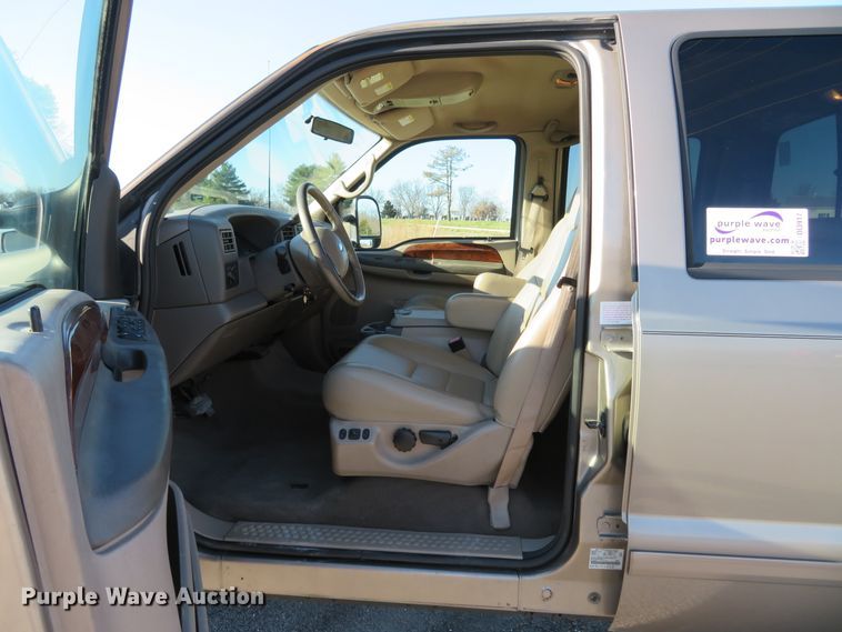 image for item DI3917 2002 Ford F250 Super Duty Lariat  Crew Cab pickup truck