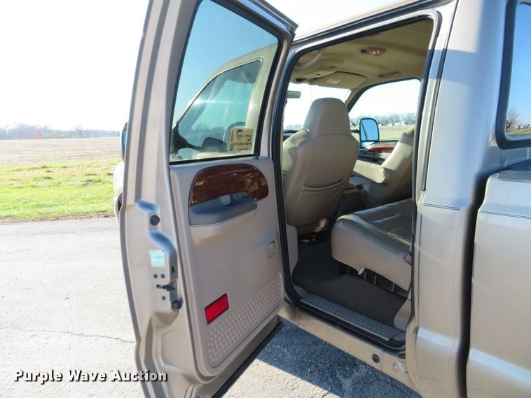 image for item DI3917 2002 Ford F250 Super Duty Lariat  Crew Cab pickup truck