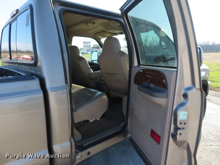 image for item DI3917 2002 Ford F250 Super Duty Lariat  Crew Cab pickup truck