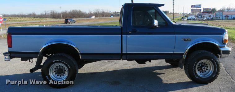 image for item DI3918 1997 Ford F350 XLT  pickup truck