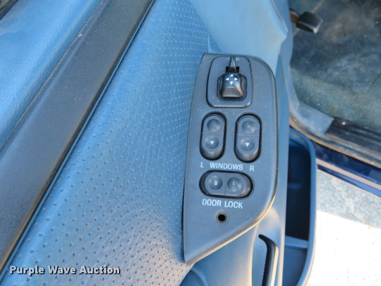 image for item DI3918 1997 Ford F350 XLT  pickup truck