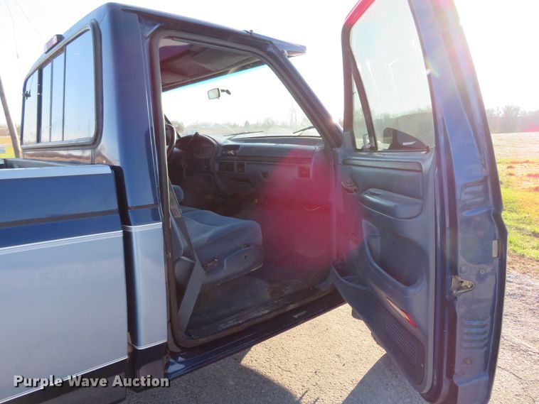 image for item DI3918 1997 Ford F350 XLT  pickup truck