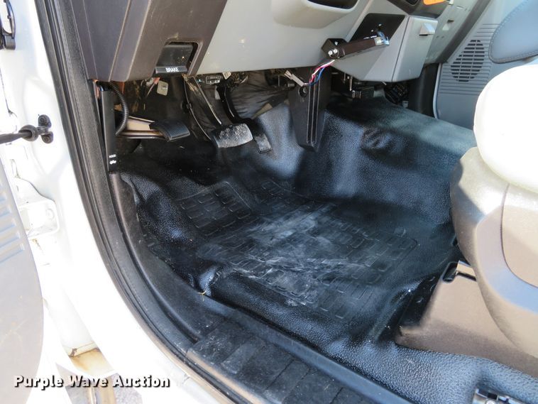 image for item DI3943 2012 Ford F450 Super Duty XL  flatbed truck